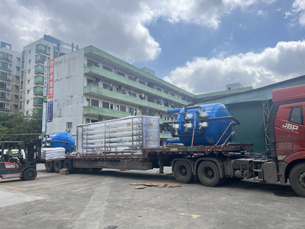 發(fā)貨現(xiàn)場丨杰邦水處理高效交付50噸純水設備